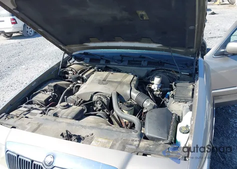 2001 Mercury Grand Marquis Gs z USA, uszkodzony, nr VIN 2MEFM74W91X611152